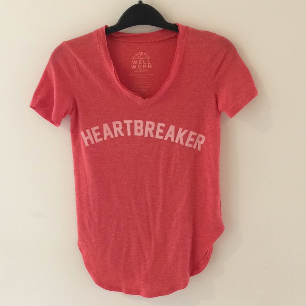 Well Worn Los Angeles Heartbreaker Weathered Red V-Neck Tee Women's XS